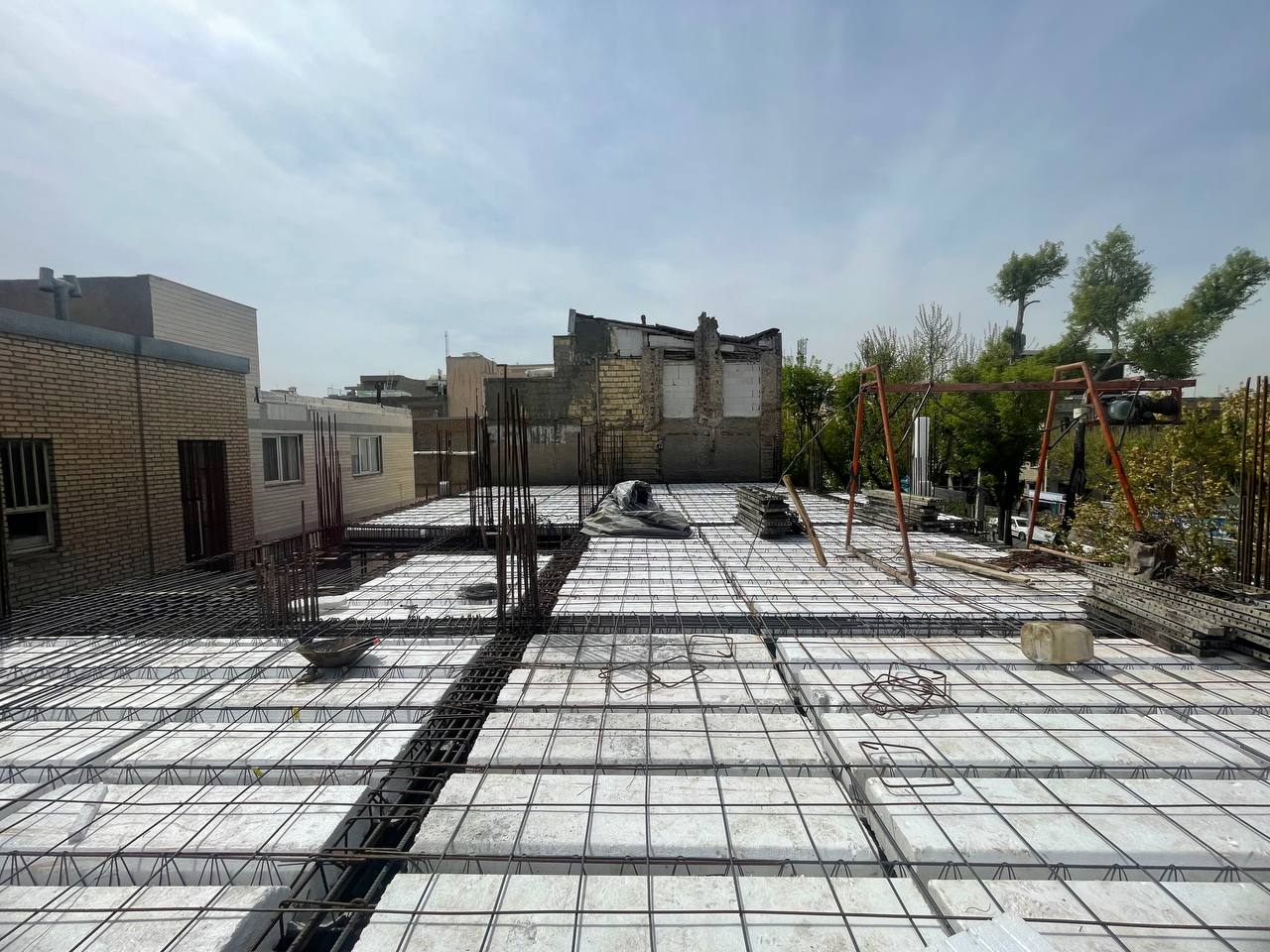 بتن‌ریزی و تیرریزی طبقات تجاری